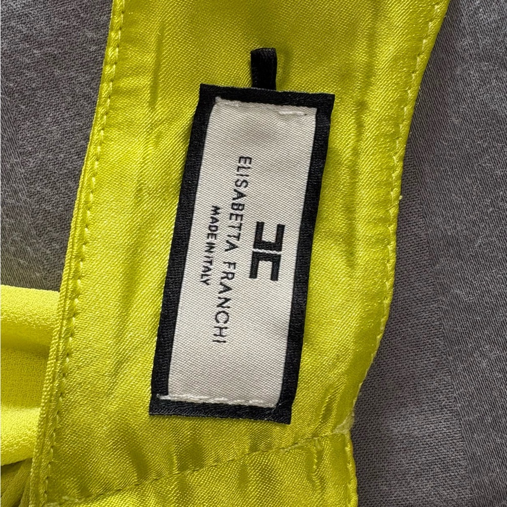Gorgeous slim flowing yellow sleeveless gown, high neck enclosure with open back - Picture 5 of 7